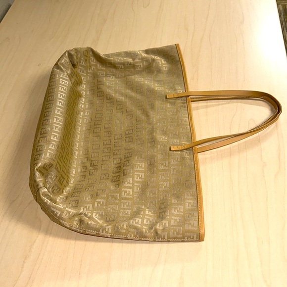 WOW POSHMARK - Authentic Fendi Extra Large Tote - Picture 15 of 16